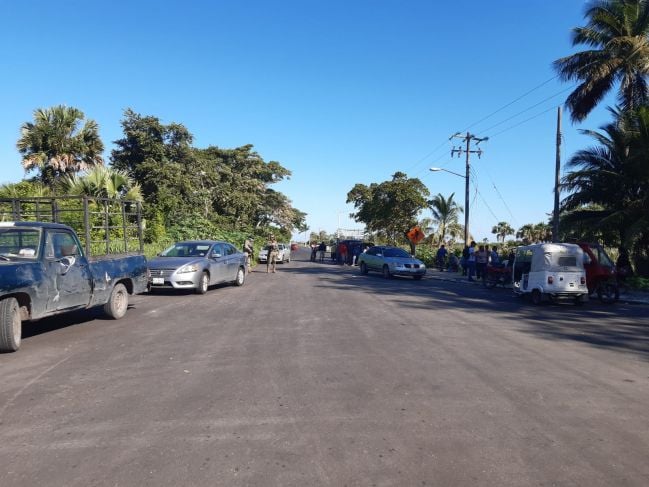Ejidatarios de Atasta amenazan con volver a bloquear el camino a Planta de Pemex